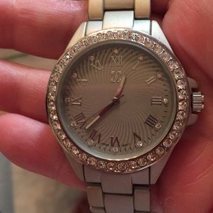 Beautiful silver and gray watch Diamond Stimulants